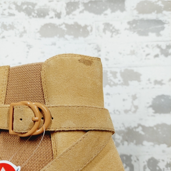 NEW Blondo Tamzin Waterproof Bootie in Tan Suede A250 - Picture 5 of 15